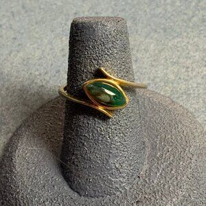 Jade Green Ellipse Ring Size 6 Gold Swirl Vintage Retro Classic Gift Elegant